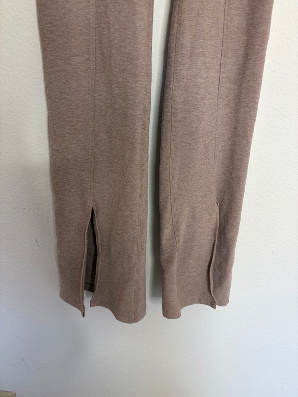 Beyond Yoga SpaceDye Make the Cut High Rise Flare Athletic Pants XS - Picture 4 of 8